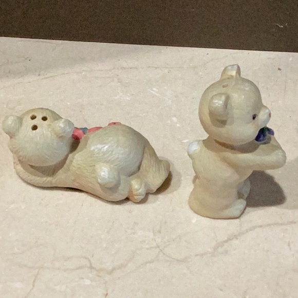 Artistic Gifts Thailand Teddy Bear Salt & Pepper shakers - Picture 3 of 5